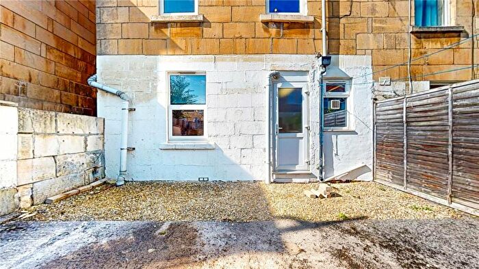 6 Bedroom House To Rent In Third Avenue, BA2
