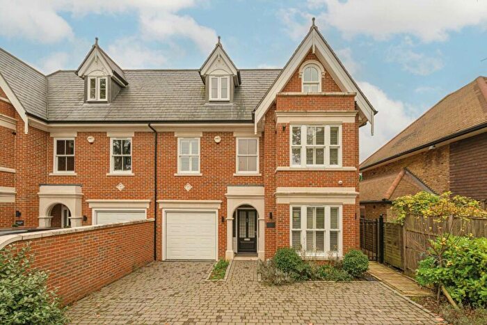 5 Bedroom House To Rent In Old Avenue, Weybridge, KT13