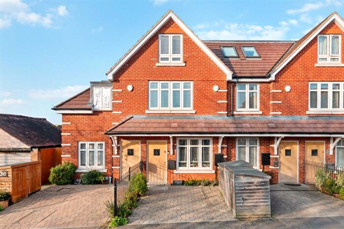 4 Bedroom House For Sale In Florence Avenue, Morden, SM4