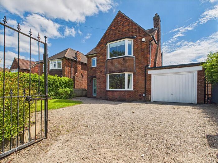 4 Bedroom Detached House To Rent In Hookstone Chase, Harrogate, HG2