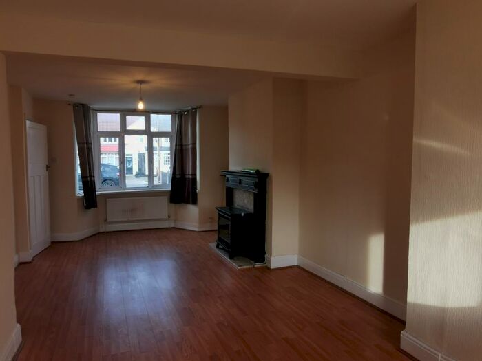 2 Bedroom Semi-Detached House To Rent In Hardwick Road, Solihull, B92