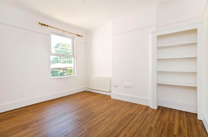 3 Bedroom Maisonette To Rent In Brownhill Road, Catford, London, SE6