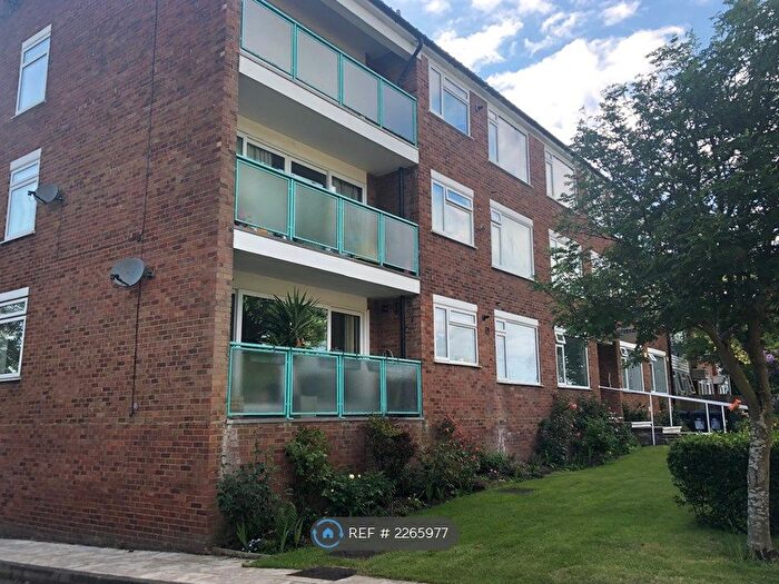 2 Bedroom Flat To Rent In Blenheim Road, Barnet, EN5