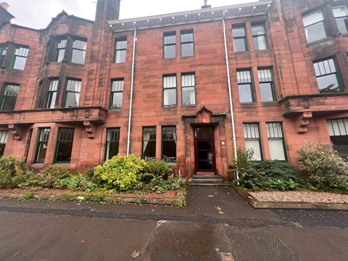 3 Bedroom Flat To Rent In Fotheringay Road, Pollokshields, G41