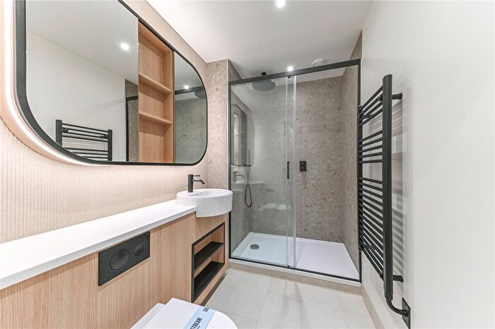 2 Bedroom Flat To Rent In Bower House, Hendon, NW9