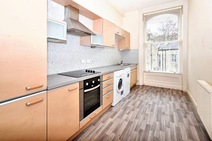 2 Bedroom Apartment To Rent In Edgerton Road, Huddersfield, West Yorkshire, HD1