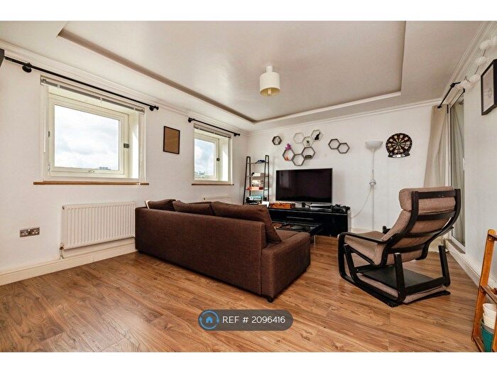 2 Bedroom Flat To Rent In Gillfoot, London, NW1