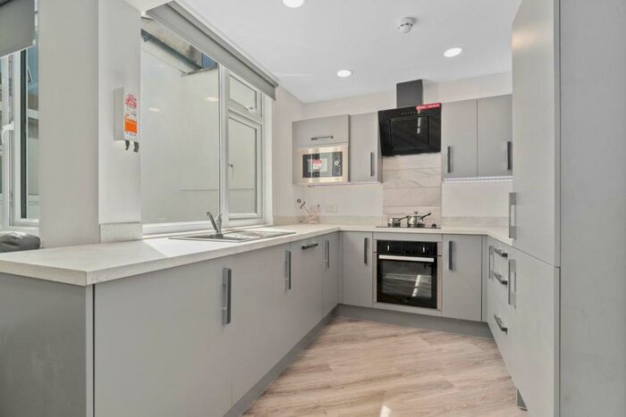 4 Bedroom Flat To Rent In Waterloo Street, Plymouth, Devon, PL4