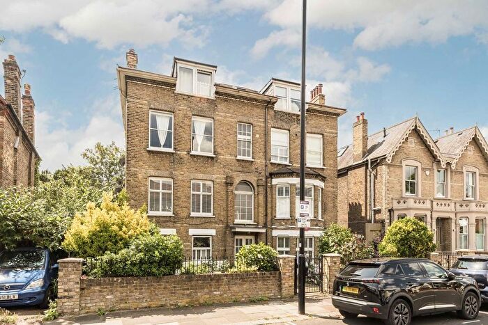 3 Bedroom Flat To Rent In Wellesley Road, Chiswick, W4