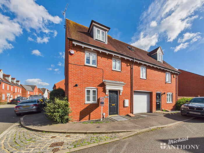 3 Bedroom Town House To Rent In Petronel Road, Aylesbury, Buckinghamshire, HP19