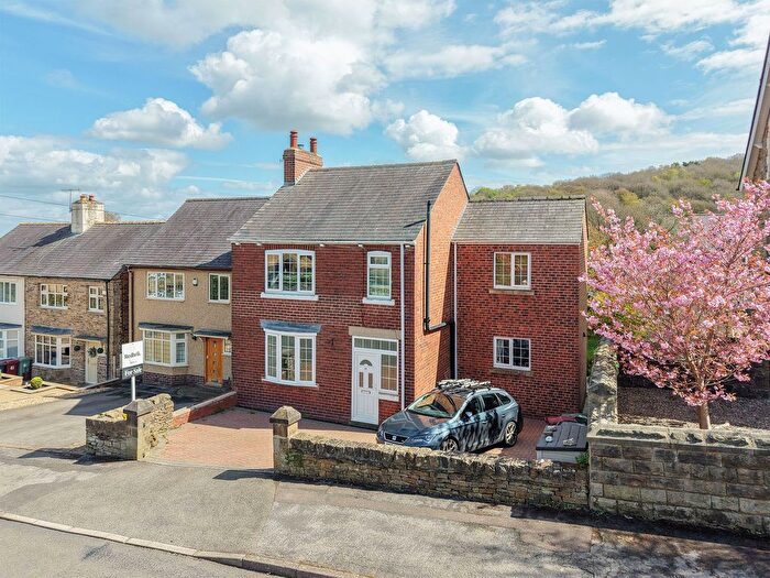 4 Bedroom Detached House For Sale In New Road, Holymoorside, S42