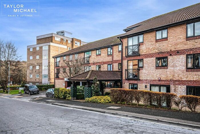 2 Bedroom Flat To Rent In Tongdean Lane, Preston, Brighton, BN1