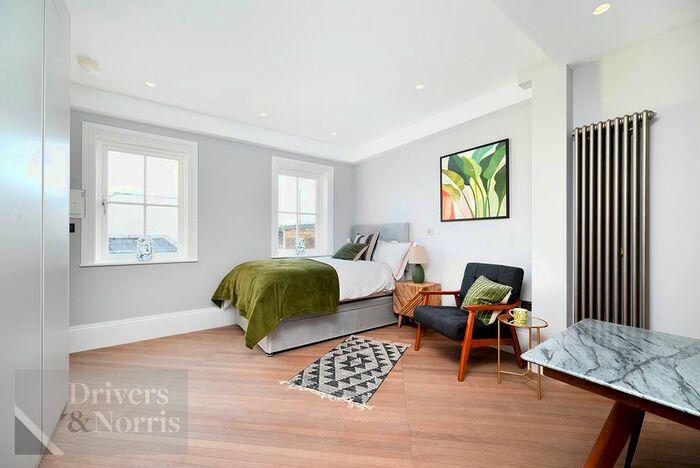 Studio To Rent In Montserrat Road, Putney, London, SW15