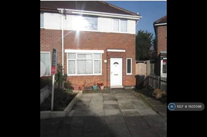 3 Bedroom Semi-Detached House To Rent In Swithland Avenue, Leicester, LE4