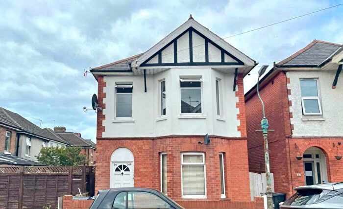 2 Bedroom Apartment For Sale In St. Marys Road, Bournemouth, Dorset, BH1