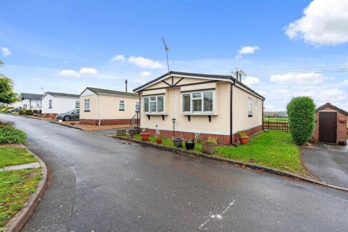 2 Bedroom Park Home For Sale In Oxford Road, Avon View, Ryton On Dunsmore, Coventry, CV8