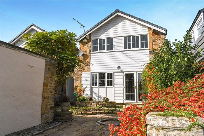 4 Bedroom Detached House To Rent In Fairfield Court, Baildon, Shipley, West Yorkshire, BD17