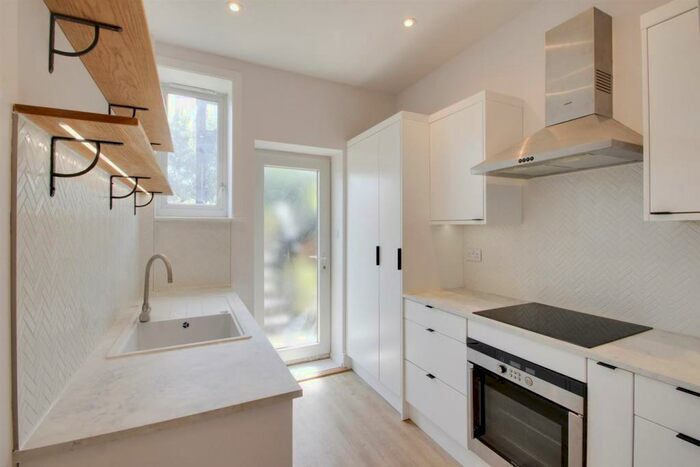 2 Bedroom Flat To Rent In Dartmouth Road, Forest Hill, London, SE23