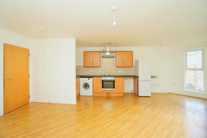 2 Bedroom Flat To Rent In Golders Green, Liverpool, Merseyside, L7