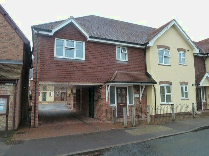 2 Bedroom Flat To Rent In Oakley Court Station Road, Liss GU33