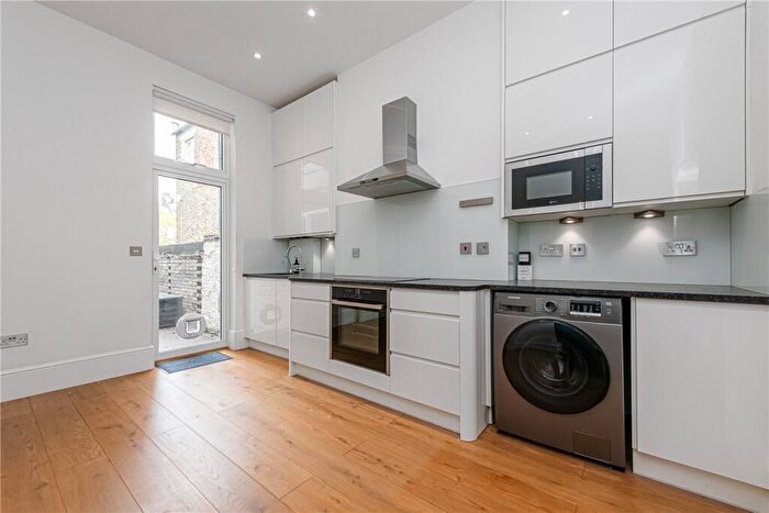 2 Bedroom Apartment To Rent In Lushington Road, London, NW10