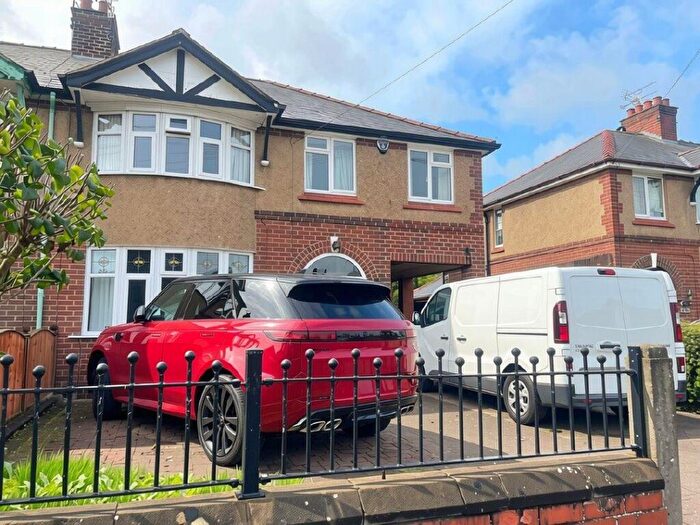 5 Bedroom Semi-Detached House For Sale In Belvedere Drive, Wrexham, LL11