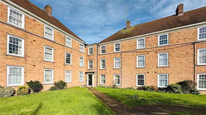 2 Bedroom Apartment For Sale In London Road, Enfield, EN2