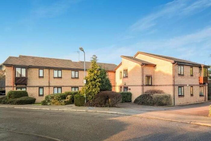 2 Bedroom Flat To Rent In Poets Chase, Aylesbury, HP21