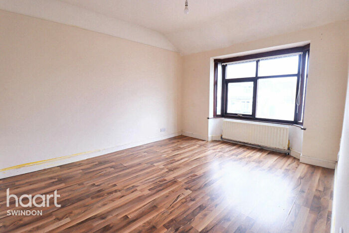 3 Bedroom Terraced House For Sale In Copse Avenue, Swindon, SN1