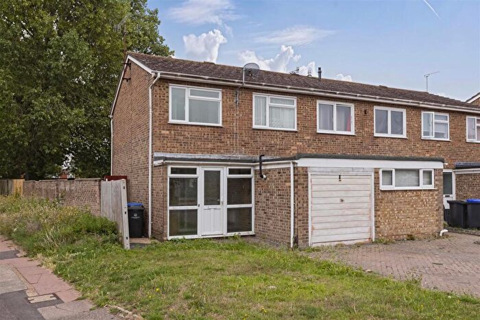 3 Bedroom End Of Terrace House For Sale In Willow Crescent, Worthing, BN13