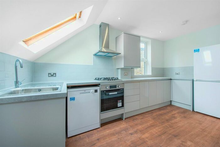 2 Bedroom Flat To Rent In Stapleton Hall Road, London, N4
