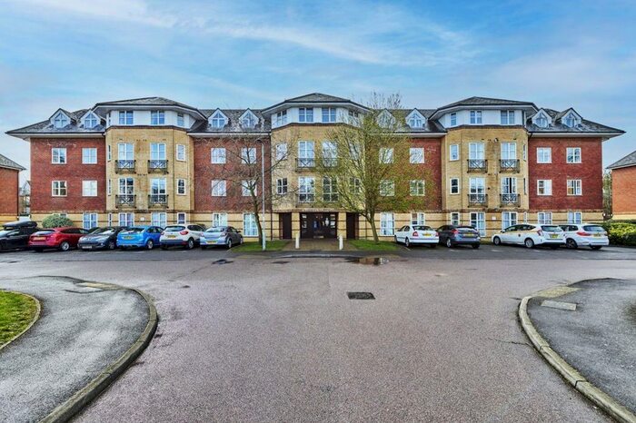 2 Bedroom Flat To Rent In Cheltenham Court, St Albans, Hertfordshire AL1