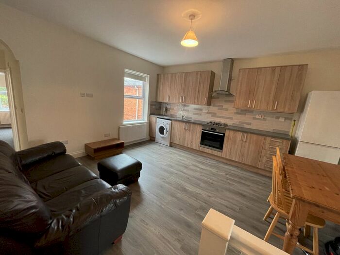 2 Bedroom Flat To Rent In Lorne Road, Leicester, LE2