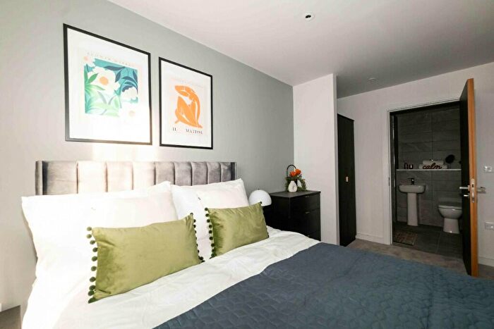 2 Bedroom Apartment To Rent In Cross Lane, Manchester, Greater Manchester, M5