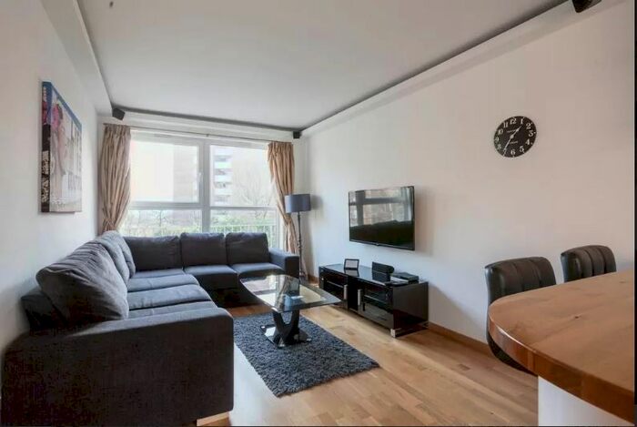 3 Bedroom Flat To Rent In Albert Drive, London, SW19