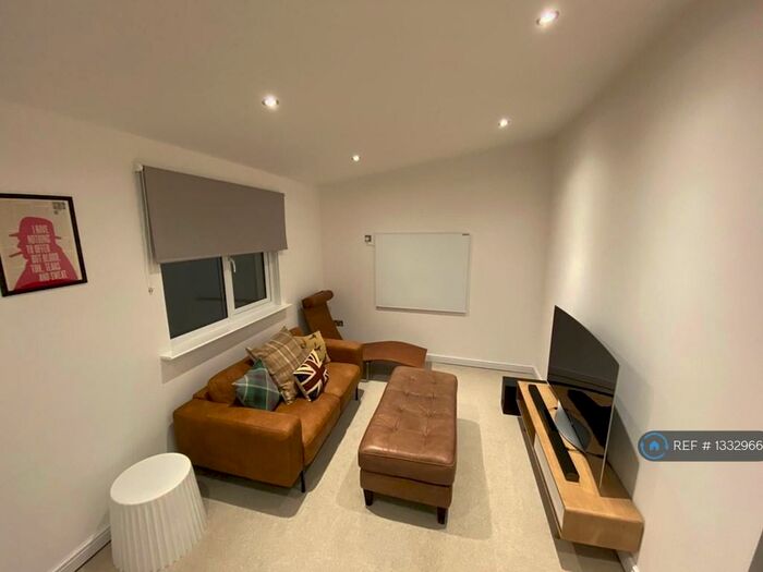 Studio To Rent In Shaggy Calf Lane, Slough, SL2