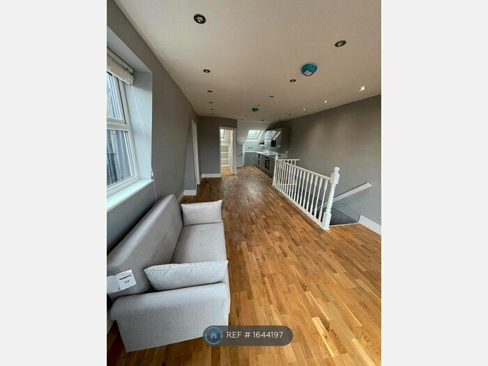 1 Bedroom Flat To Rent In Fairlight Road, London, SW17