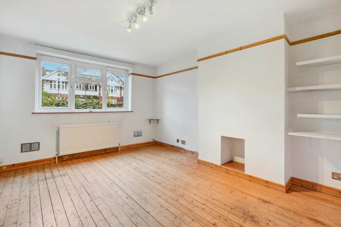 1 Bedroom Flat To Rent In Brick Farm Close, Richmond, TW9