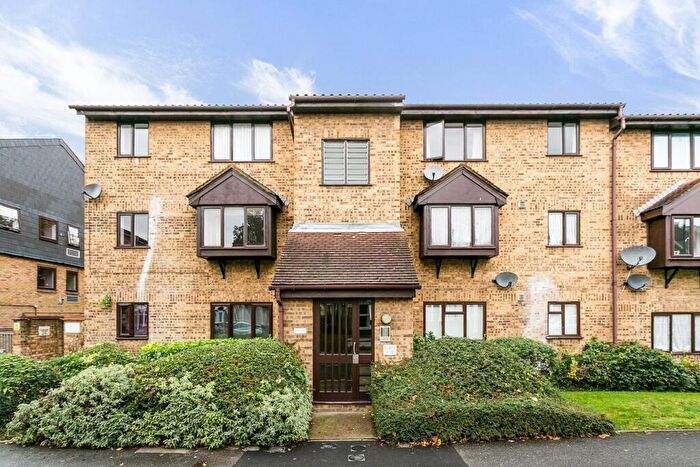 Flat To Rent In South Birkbeck Road, Leyton, E11