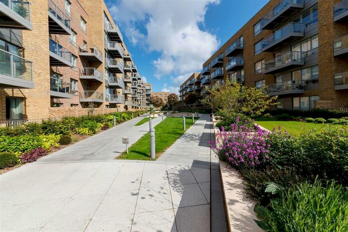 2 Bedroom Flat To Rent In Basset Court, Smithfield Square, N8