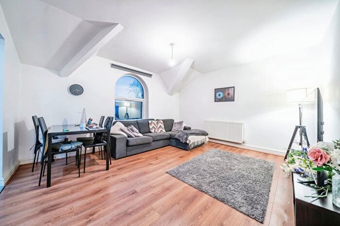 2 Bedroom Flat To Rent In Bentley Road, Liverpool, Merseyside, L8