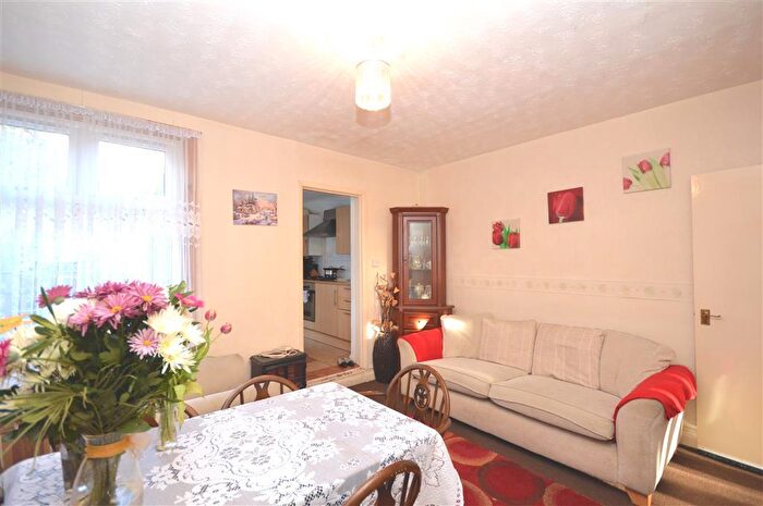 3 Bedroom House To Rent In Carlton Street, Kettering, NN16