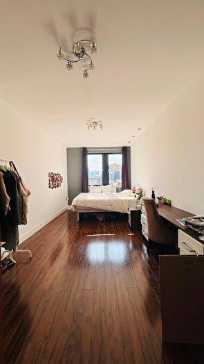 3 Bedroom Flat To Rent In Copperfield Road, London, E3