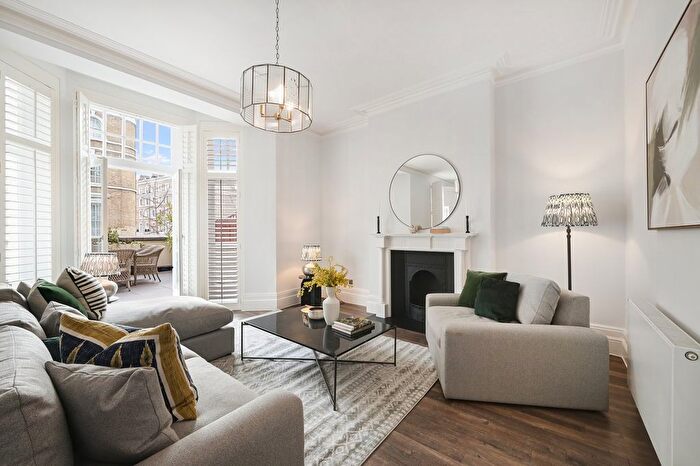4 Bedroom Flat To Rent In Gloucester Road, South Kensington, SW7