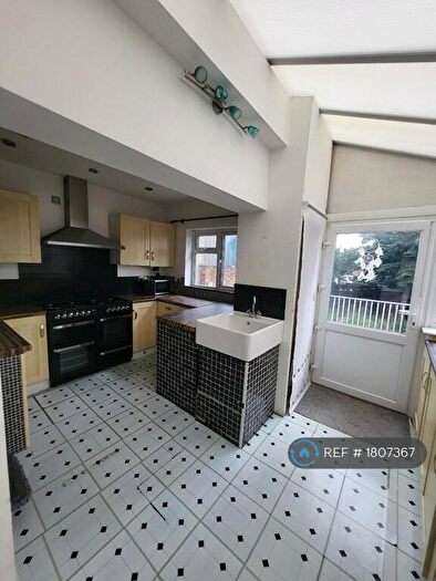 2 Bedroom Semi-Detached House To Rent In Cuxton Road, Rochester, ME2