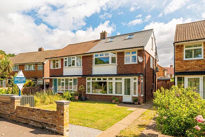 4 Bedroom Semi Detached House For Sale In Buckingham Road, Hampton, TW12