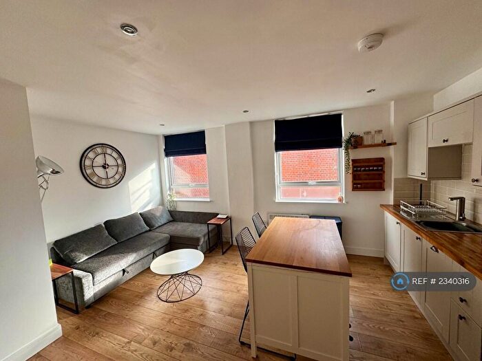 2 Bedroom Flat To Rent In Gooseberry Lane, Ringwood, BH24