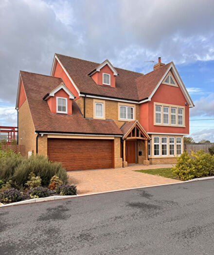 6 Bedroom Detached House To Rent In Doesgate Lane, RM14