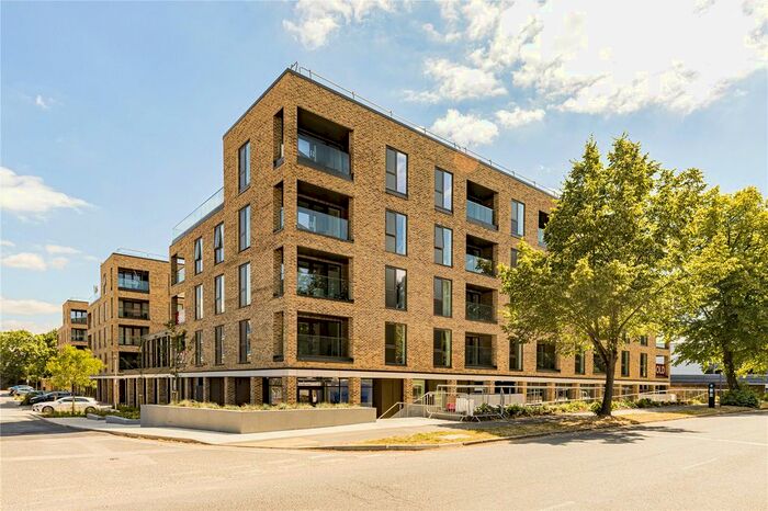 1 Bedroom Flat To Rent In Walton Court Gardens, Station Avenue, Walton On Thames, KT12