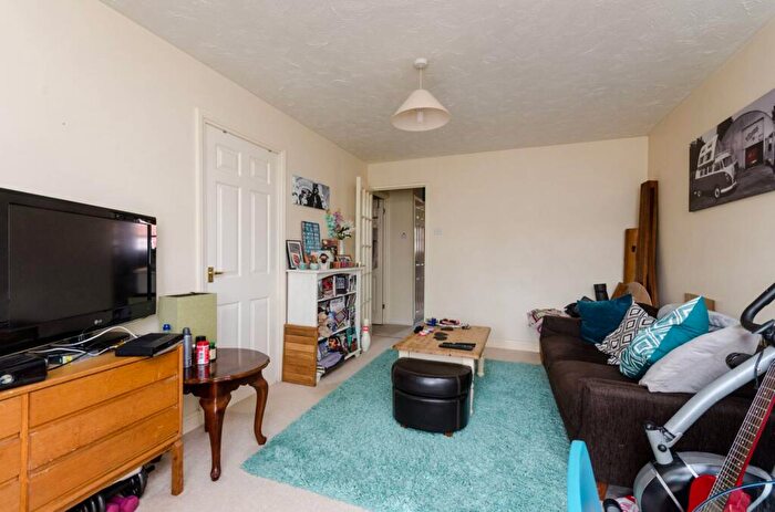 1 Bedroom Flat To Rent In Winery Lane, Kingston, Kingston Upon Thames, KT1